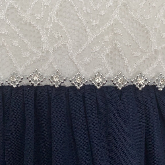 Xtraordinary Lace Detailing Dress - Picture 5 of 5